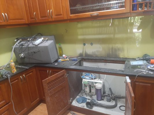 Chuẩn bị bề mặt cần lắp đặt bồn rửa chén Chuẩn bị bề mặt cần lắp đặt bồn rửa chén