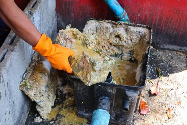 Hình ảnh bể lọc dầu mỡ tắc nghẽn, vệ sinh bể lọc dầu mỡ sạch sẽ tại Hà Phát Hình ảnh bể lọc dầu mỡ tắc nghẽn, vệ sinh bể lọc dầu mỡ sạch sẽ tại Hà Phát
