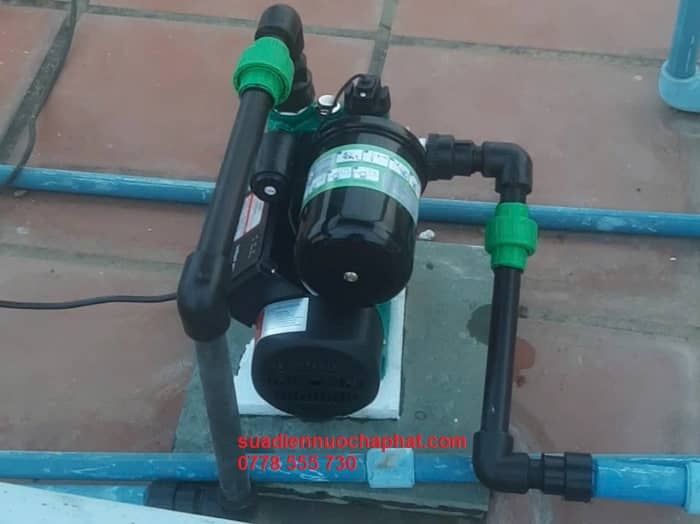 Thợ lắp máy bơm tăng áp điện tử chuyên nghiệp, đúng kỹ thuật Thợ lắp máy bơm tăng áp điện tử chuyên nghiệp, đúng kỹ thuật