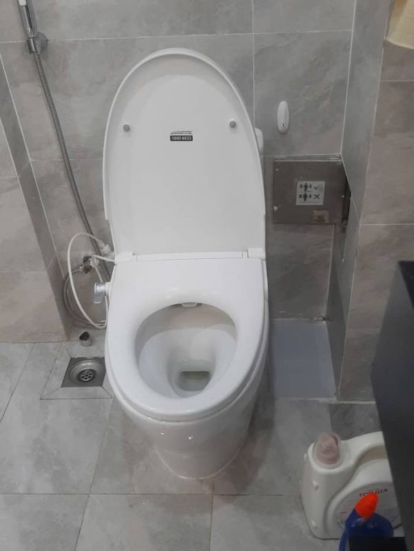 Dịch vụ thợ sửa bồn cầu rò rỉ nước tại TPHCM – Uy tín, Nhanh chóng, Giá rẻ 4 Lắp đặt bồn cầu liền khối tại TPHCM